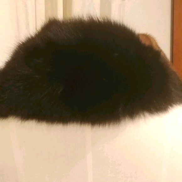 Bloomingdale's Black Fox Fur Collar - Picture 2 of 7